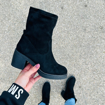 Aida | Classic Suede Boots