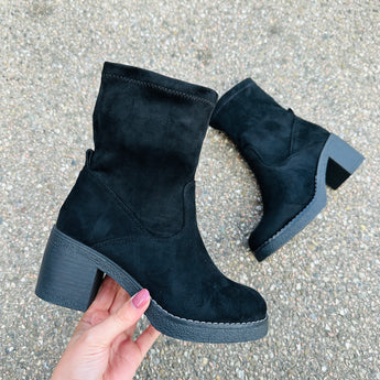 Aida | Classic Suede Boots