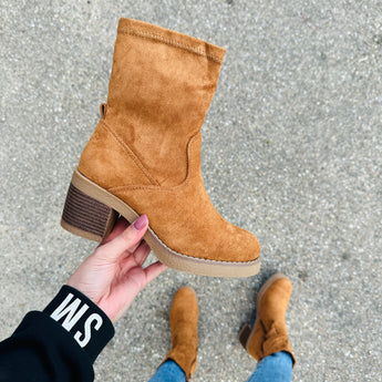 Aida | Classic Suede Boots