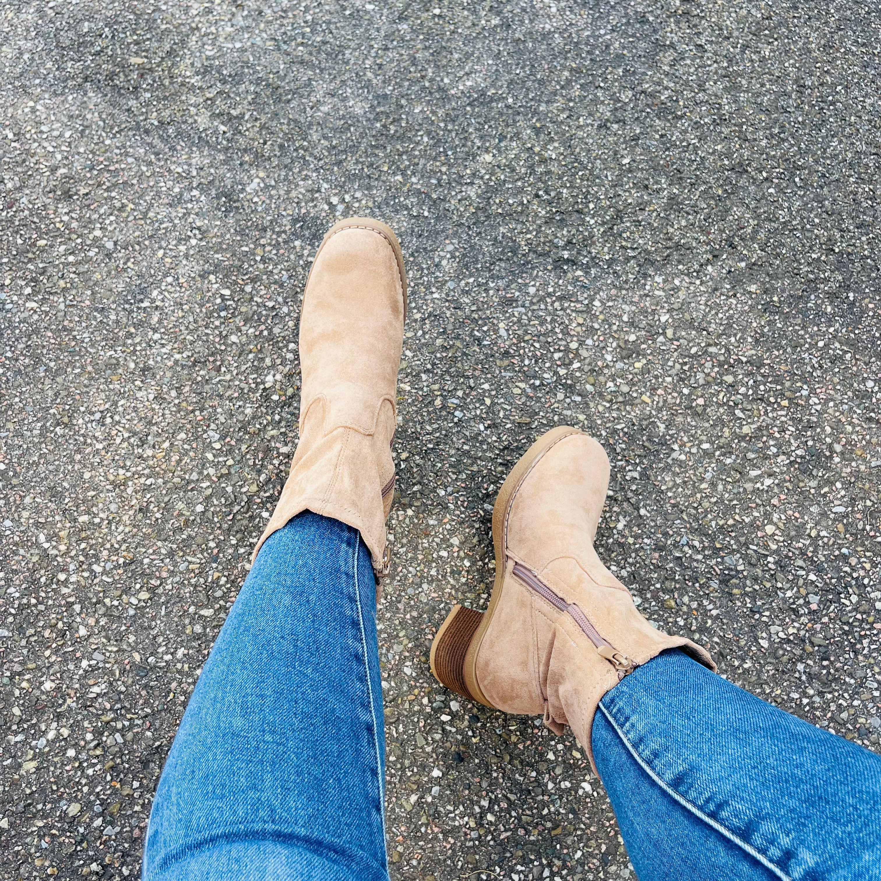 Aida | Classic Suede Boots